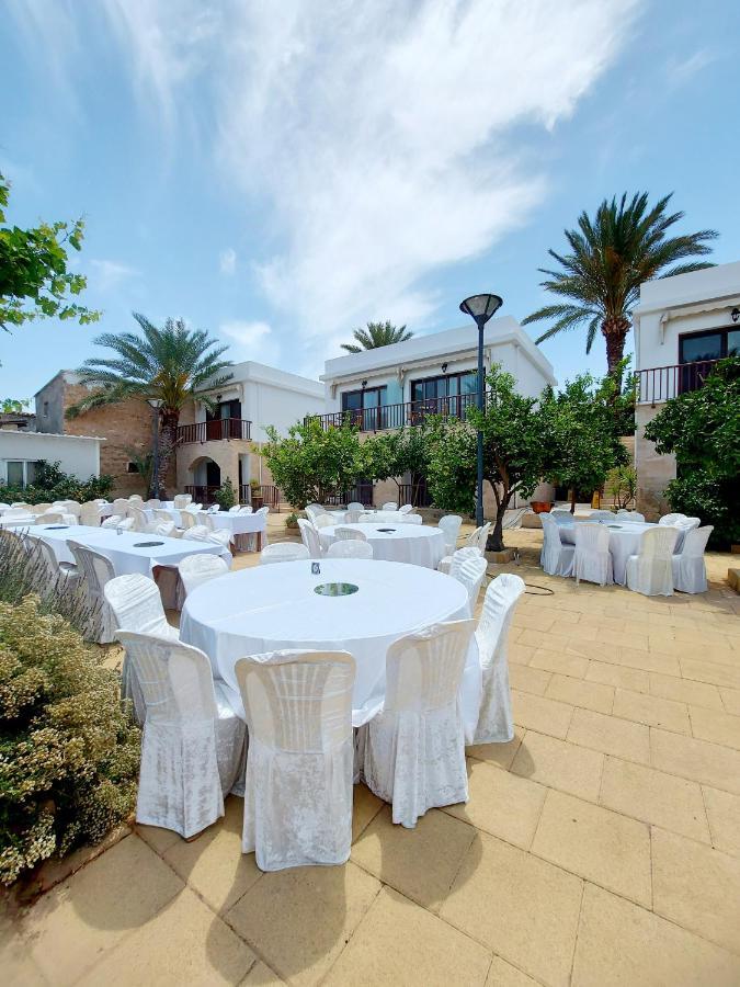 Golden Palms Guest House & Cafe ファマグスタ エクステリア 写真