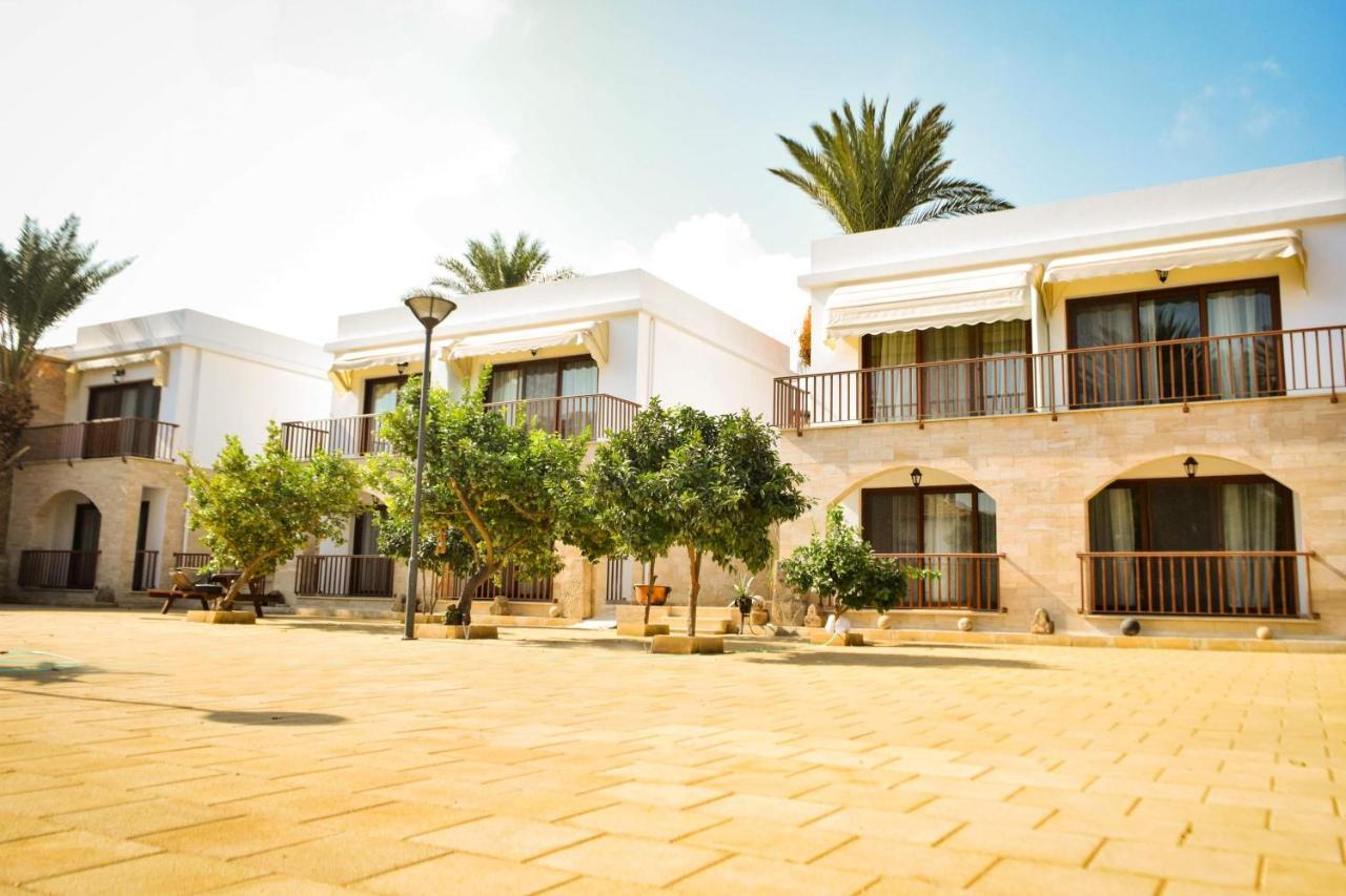 Golden Palms Guest House & Cafe ファマグスタ エクステリア 写真