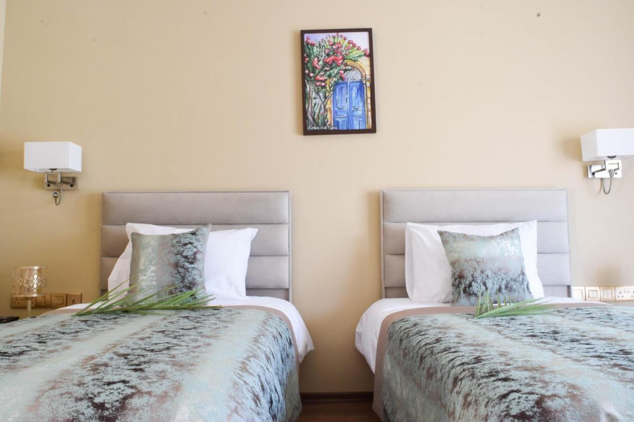 Golden Palms Guest House & Cafe ファマグスタ エクステリア 写真