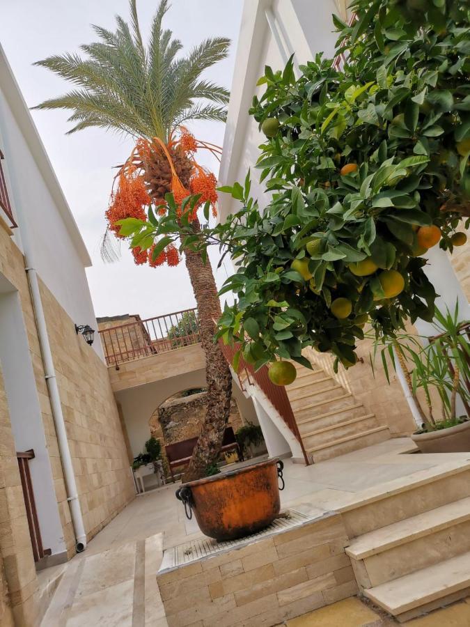 Golden Palms Guest House & Cafe ファマグスタ エクステリア 写真