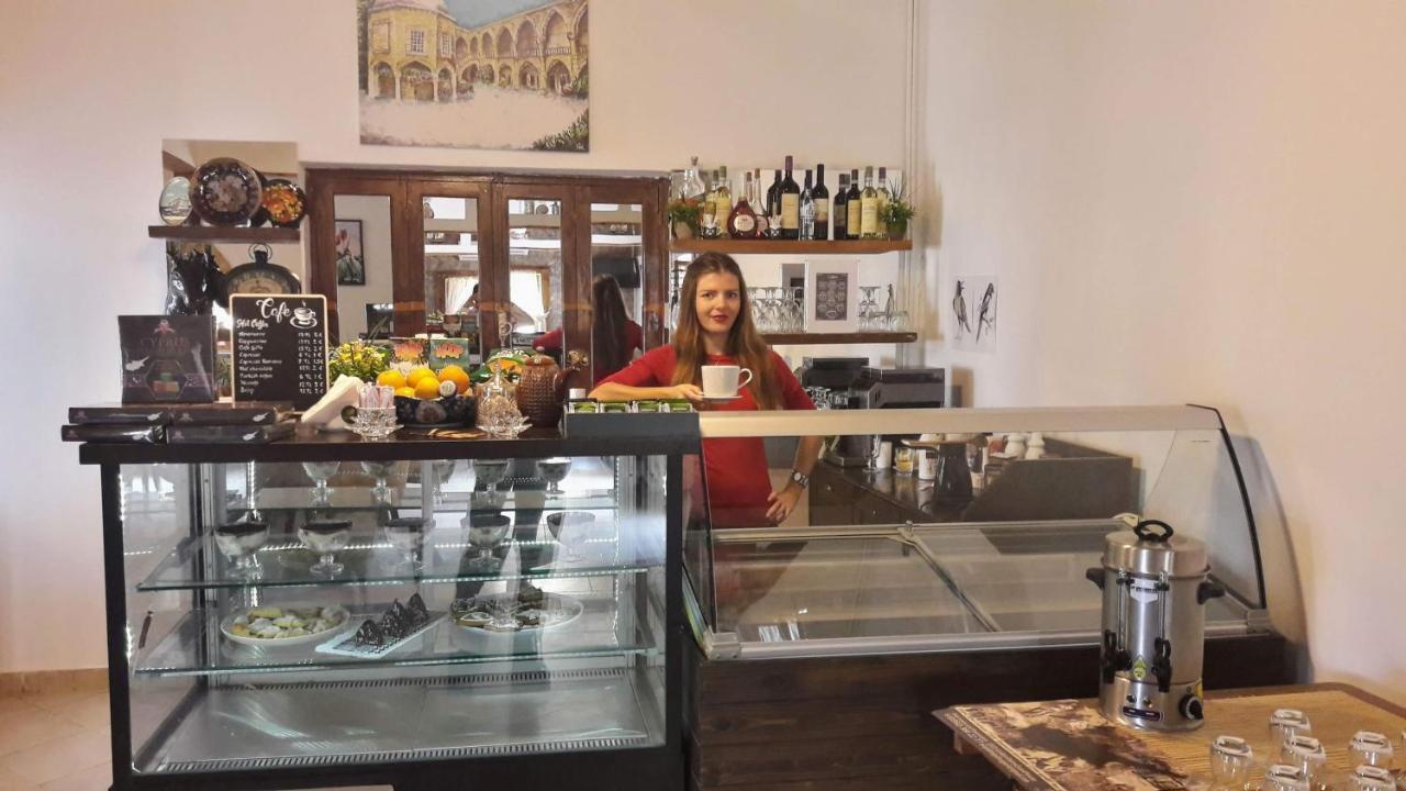 Golden Palms Guest House & Cafe ファマグスタ エクステリア 写真