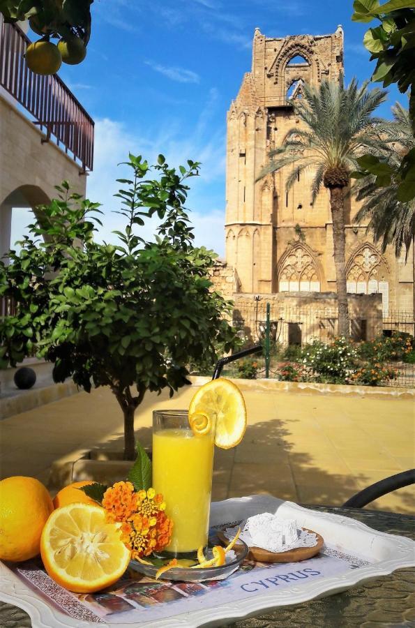 Golden Palms Guest House & Cafe ファマグスタ エクステリア 写真