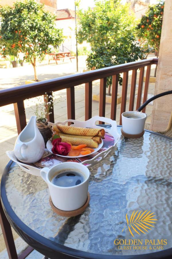 Golden Palms Guest House & Cafe ファマグスタ エクステリア 写真